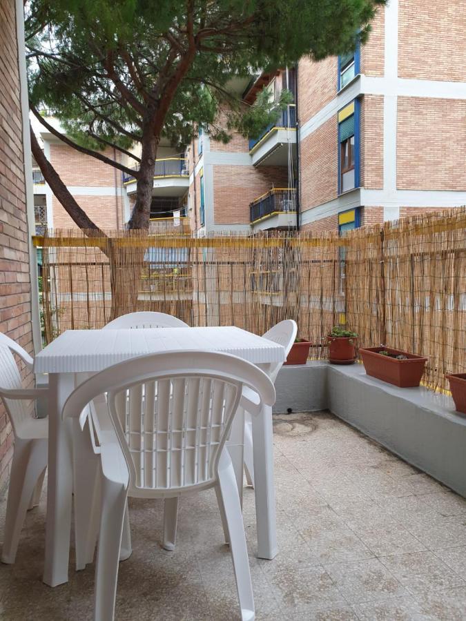 Trilocale Lido Di Roma Lägenhet Lido di Ostia Exteriör bild