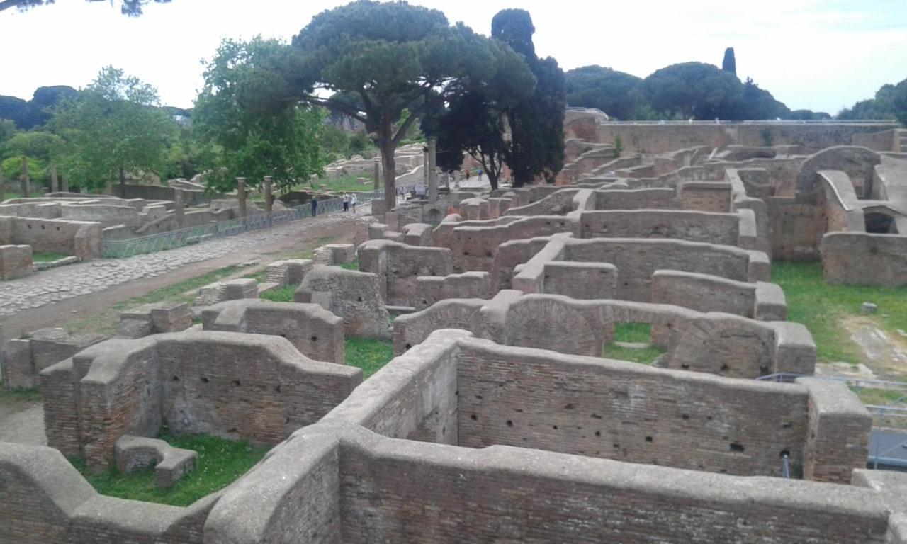 Trilocale Lido Di Roma Lägenhet Lido di Ostia Exteriör bild