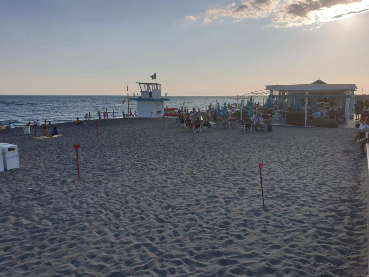 Trilocale Lido Di Roma Lägenhet Lido di Ostia Exteriör bild