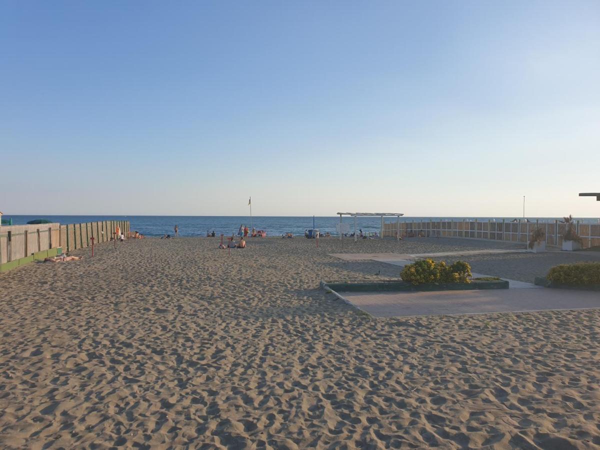 Trilocale Lido Di Roma Lägenhet Lido di Ostia Exteriör bild